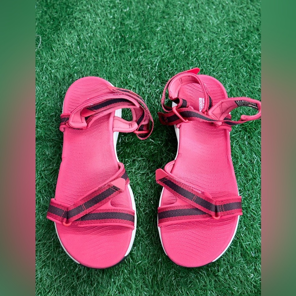 Skechers Women’s sandals Size 8